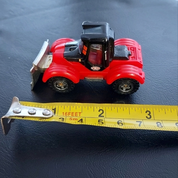 2005, 13 Mattel Matchbox Tractor Plow Lil Mule Snow Plow Constructing Red/Black - Picture 4 of 4